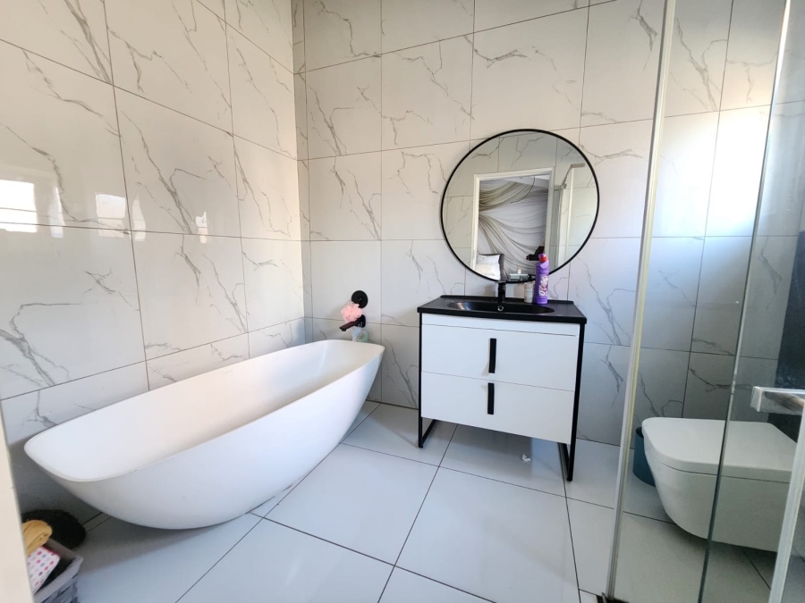 4 Bedroom Property for Sale in Waterval East North West